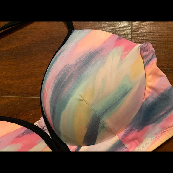 Victoria’s Secret PINK swim top - Picture 3 of 4